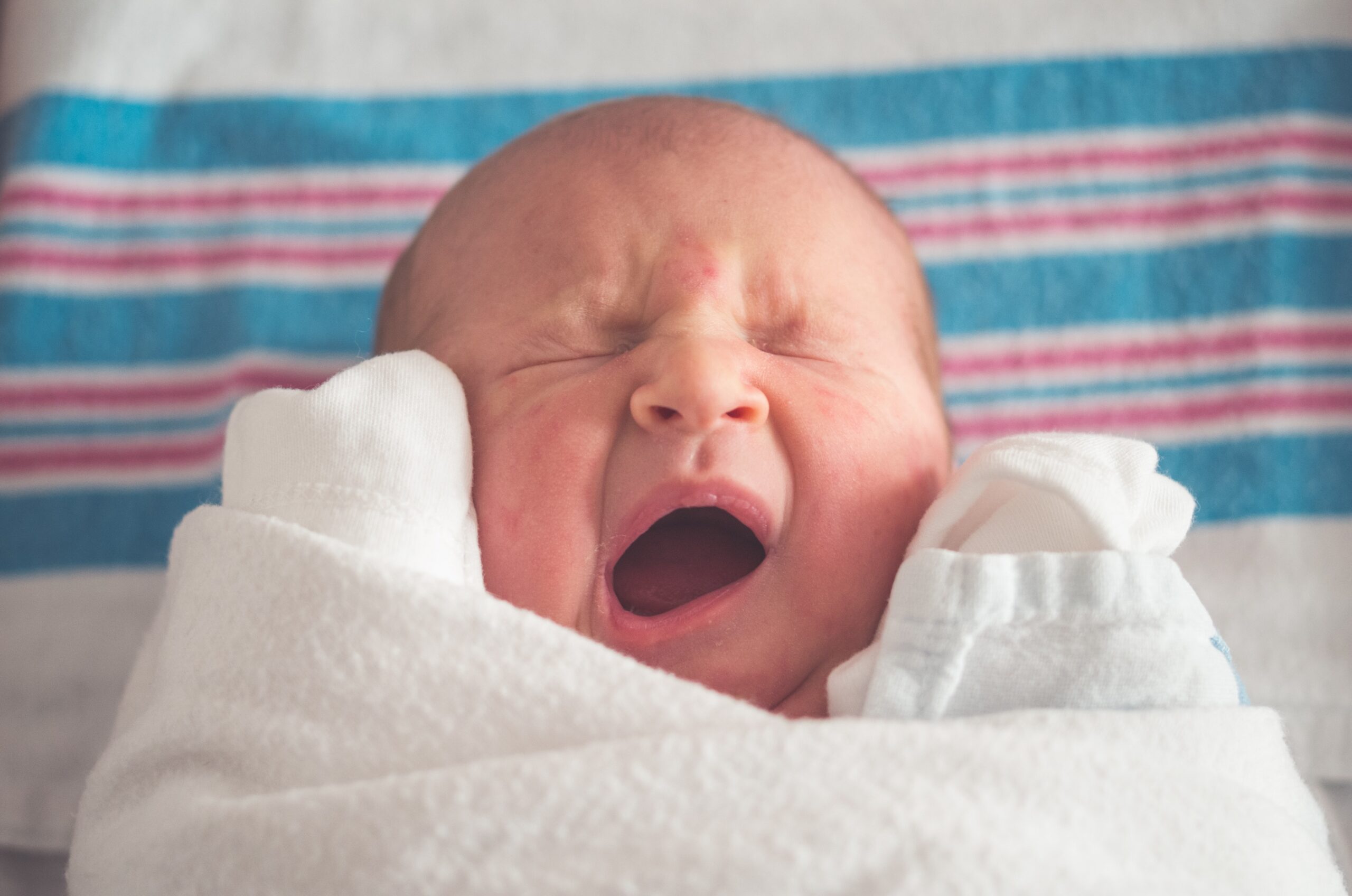 赤ちゃんの夜泣きの対応方法